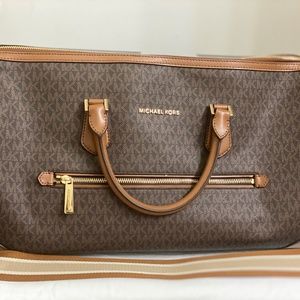 Micahel Kors Duffle Bag ( used twice)